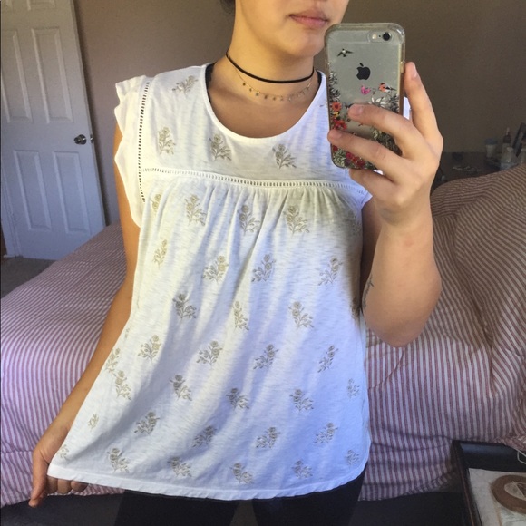 NWOT White Embroidered Top With Flutter Sleeves - Picture 2 of 7